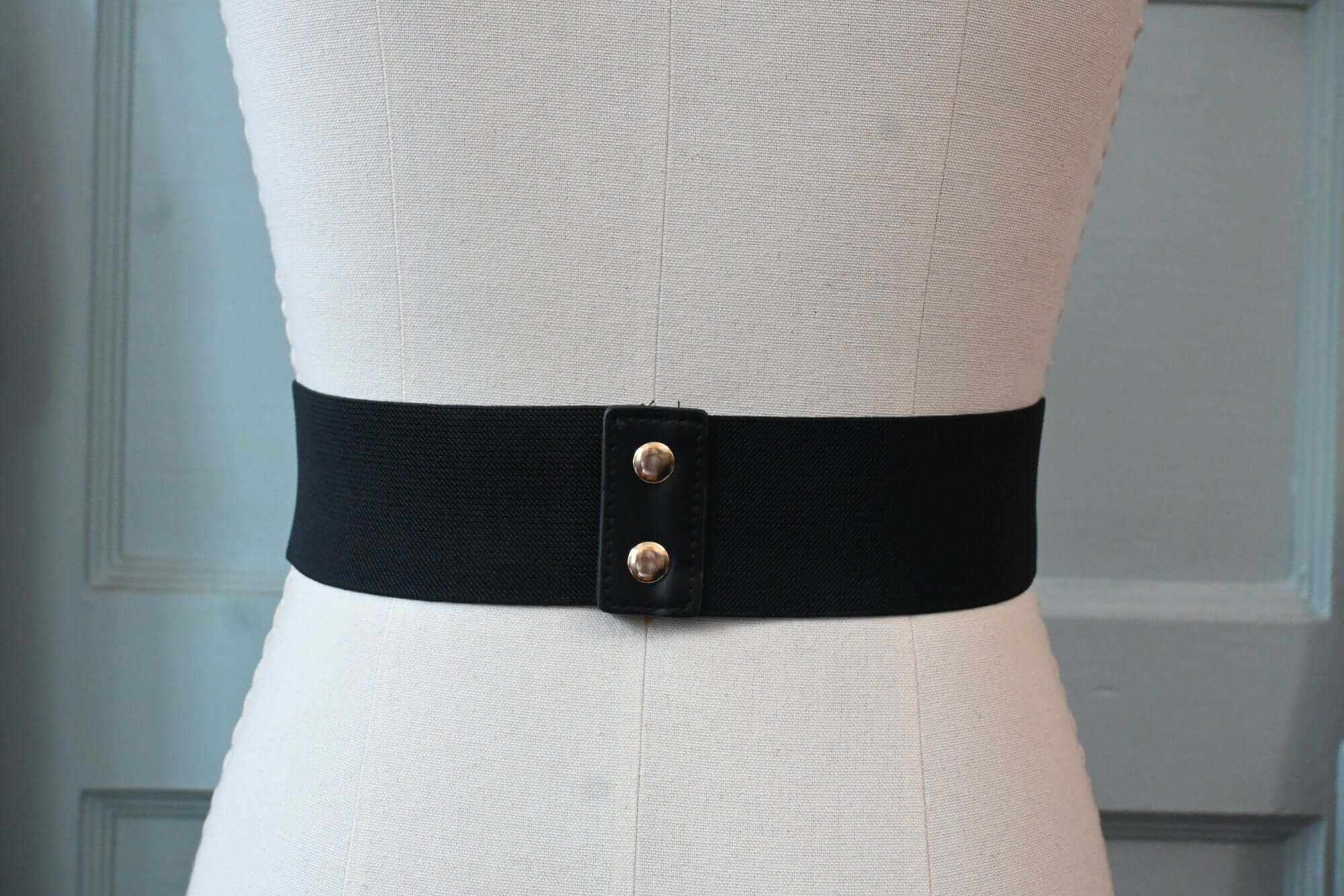 Black Elastic and Faux Leather Belt/Waist Cincher with Gold Chains - Image 3