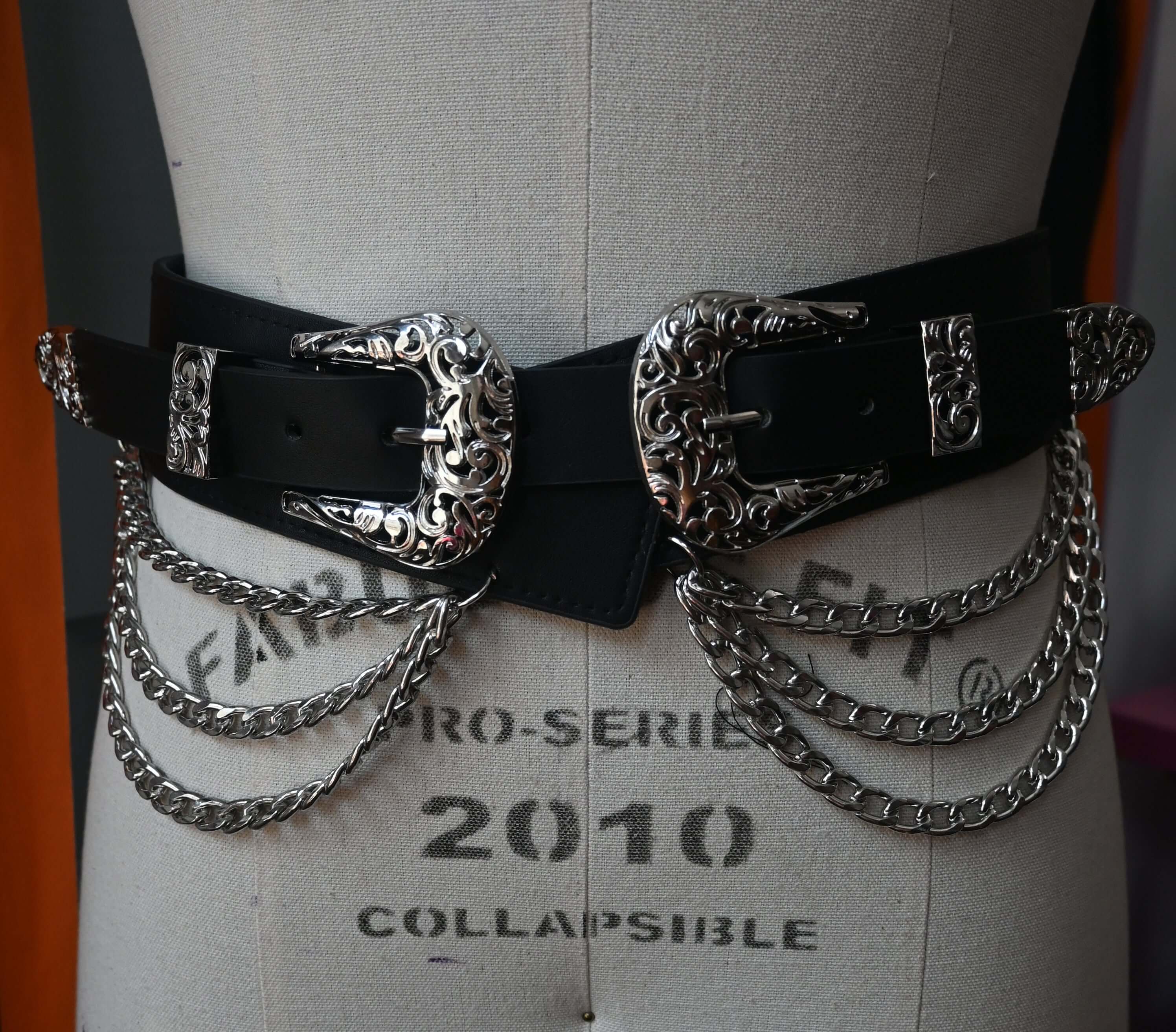 Western-style faux leather belt with triple chains - Image 3