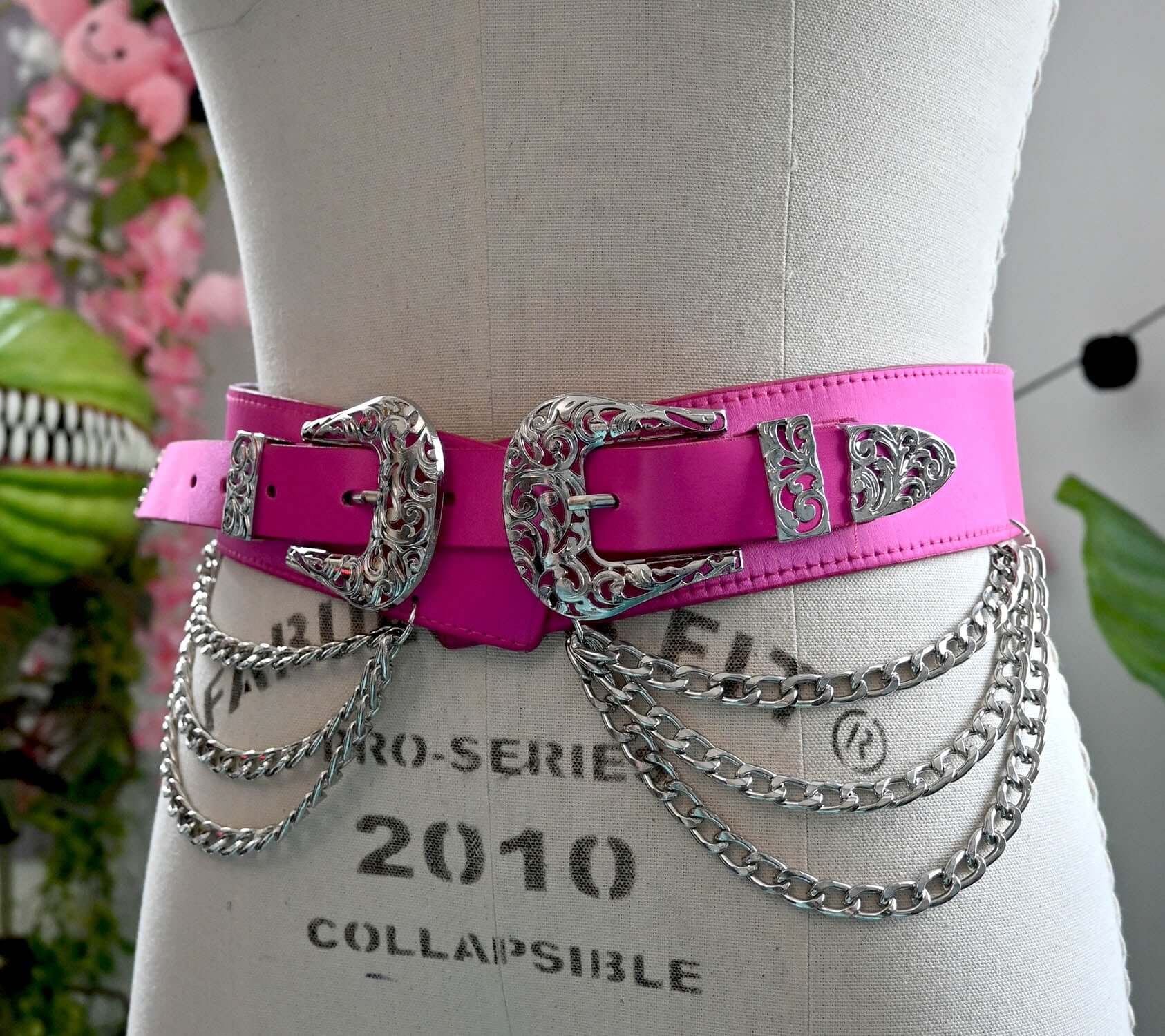 Western-style faux leather belt with triple chains - Image 6