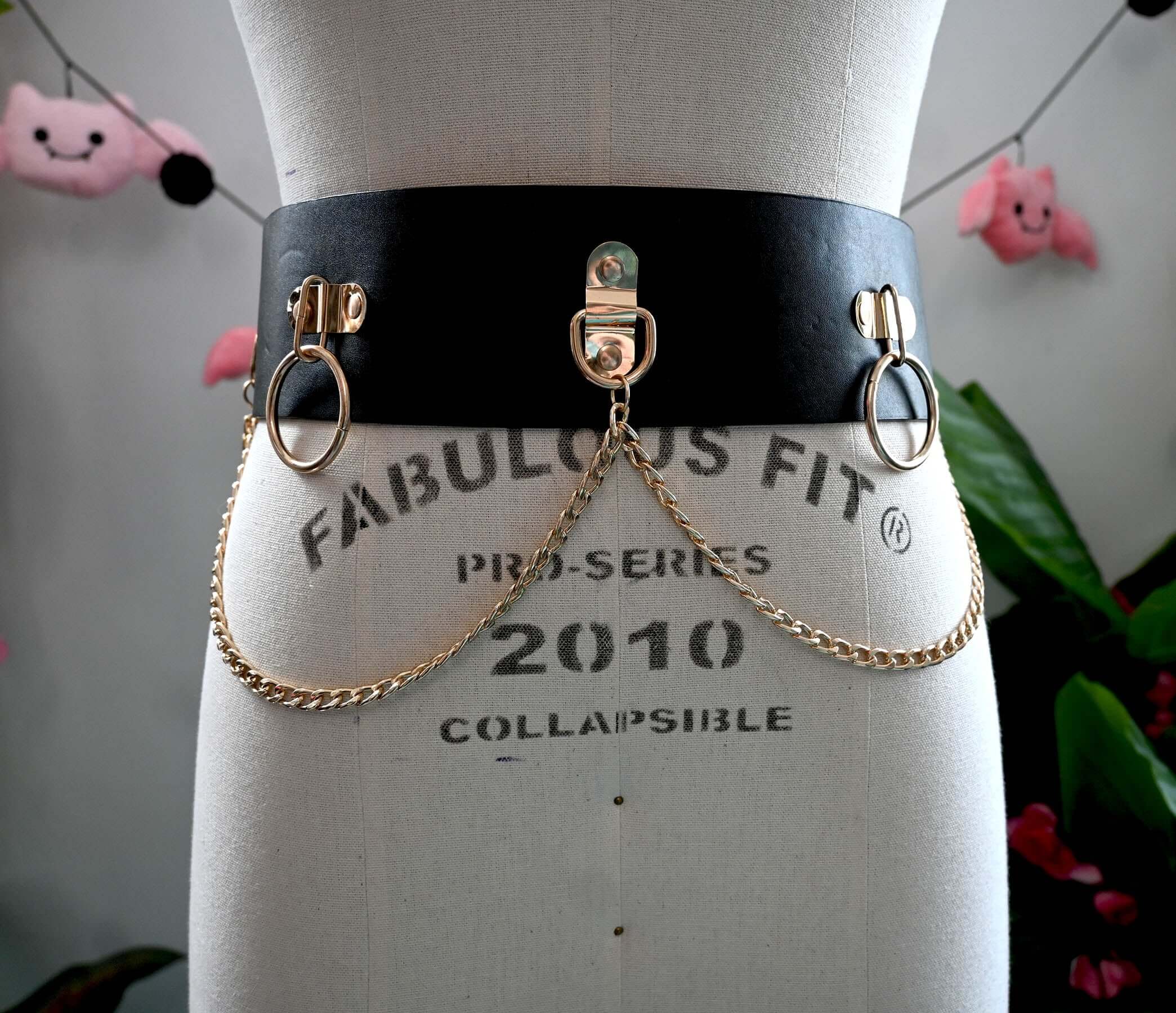 Faux Leather Belt with ring and chan details