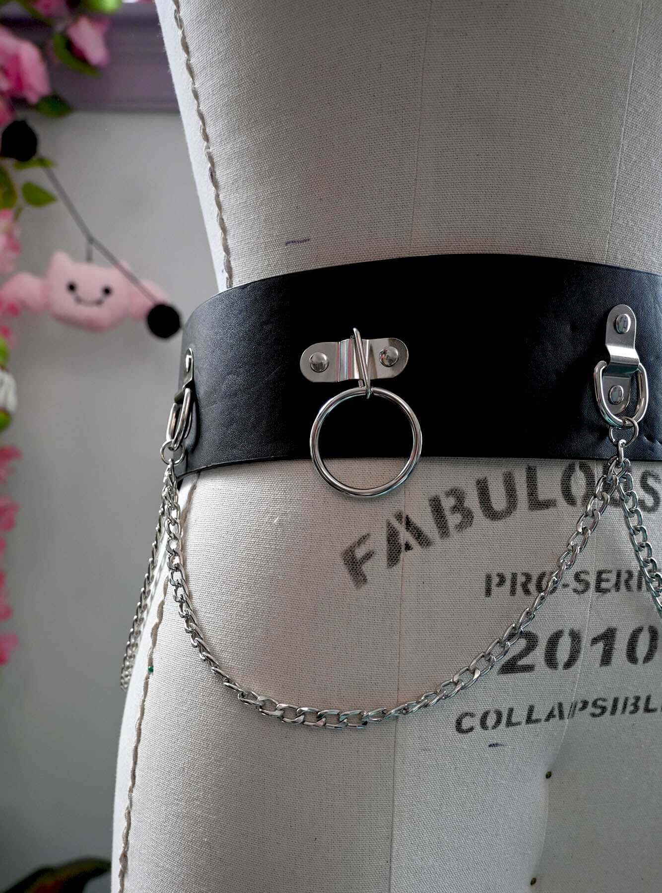 Faux Leather Belt with ring and chan details - Image 3