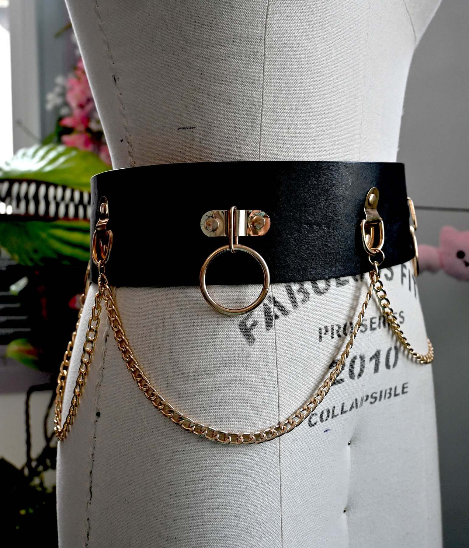 Faux Leather Belt with ring and chan details - Image 8