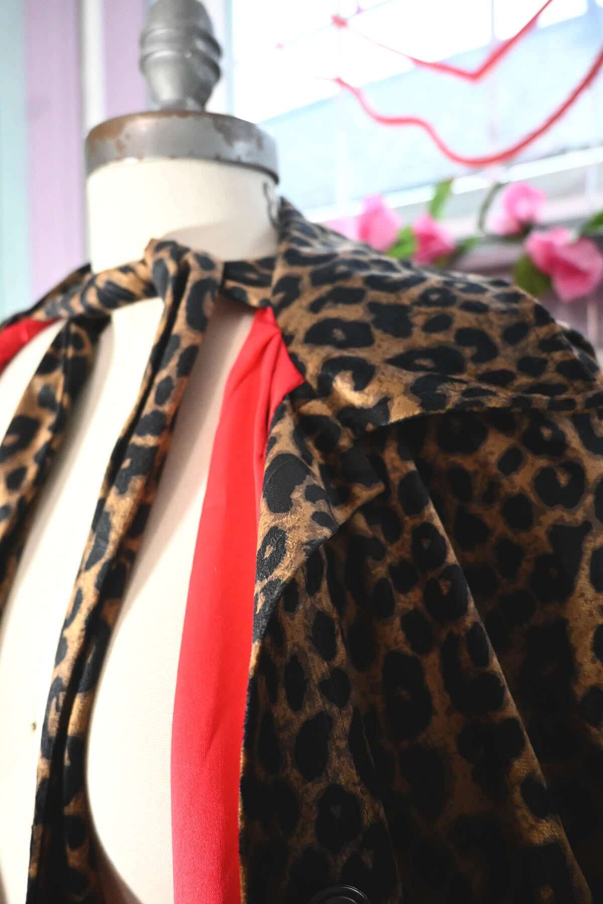 FLORENCE HOODED CAPE IN LEOPARD VELVET - Image 6