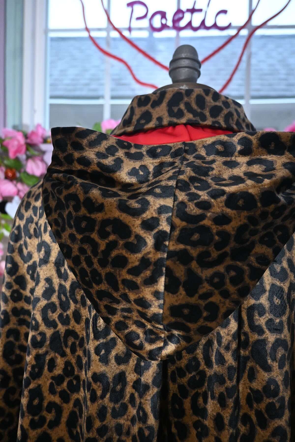 FLORENCE HOODED CAPE IN LEOPARD VELVET - Image 7