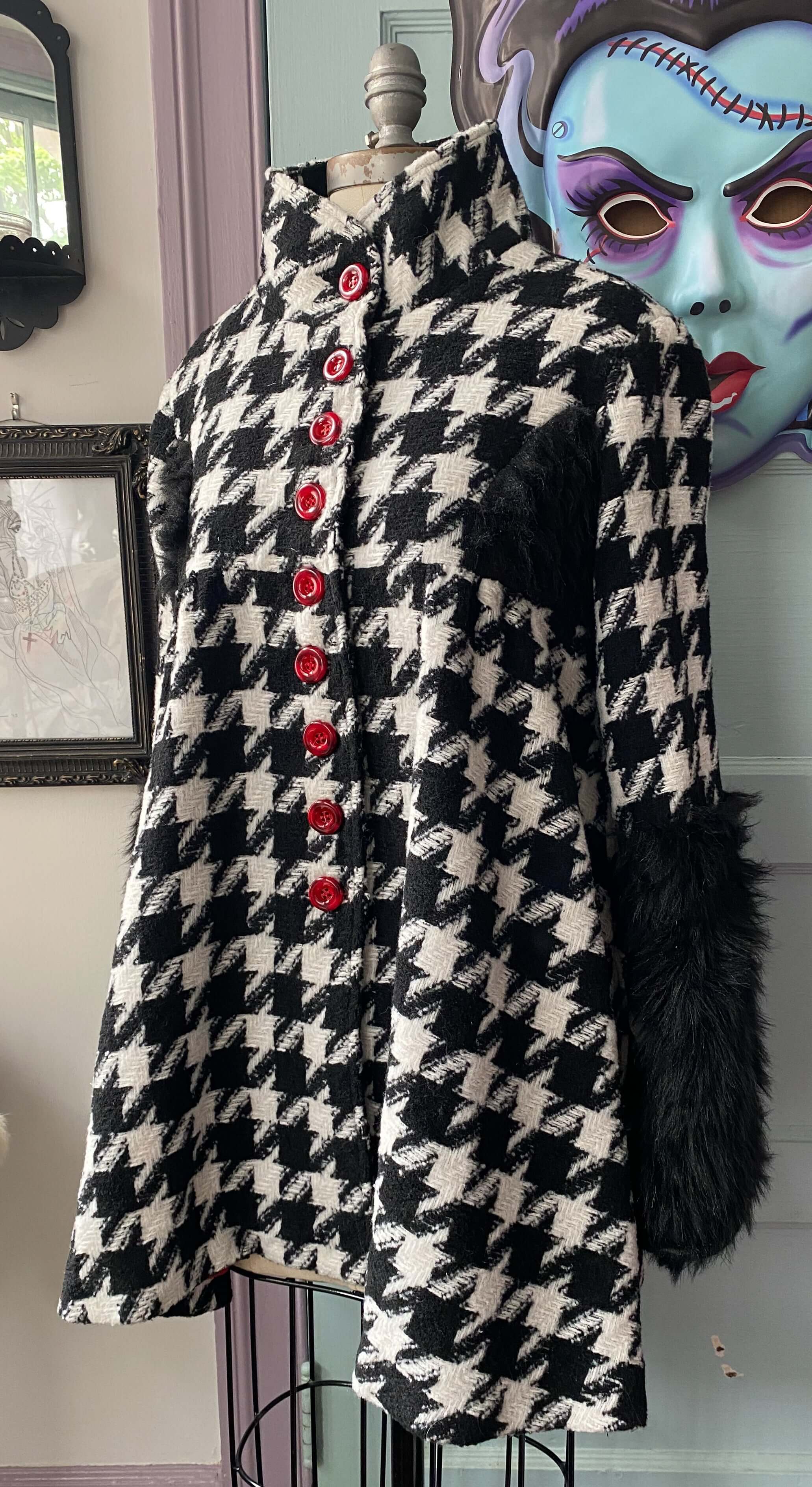 Marie Swing Coat in black/white Houndstooth - Image 3