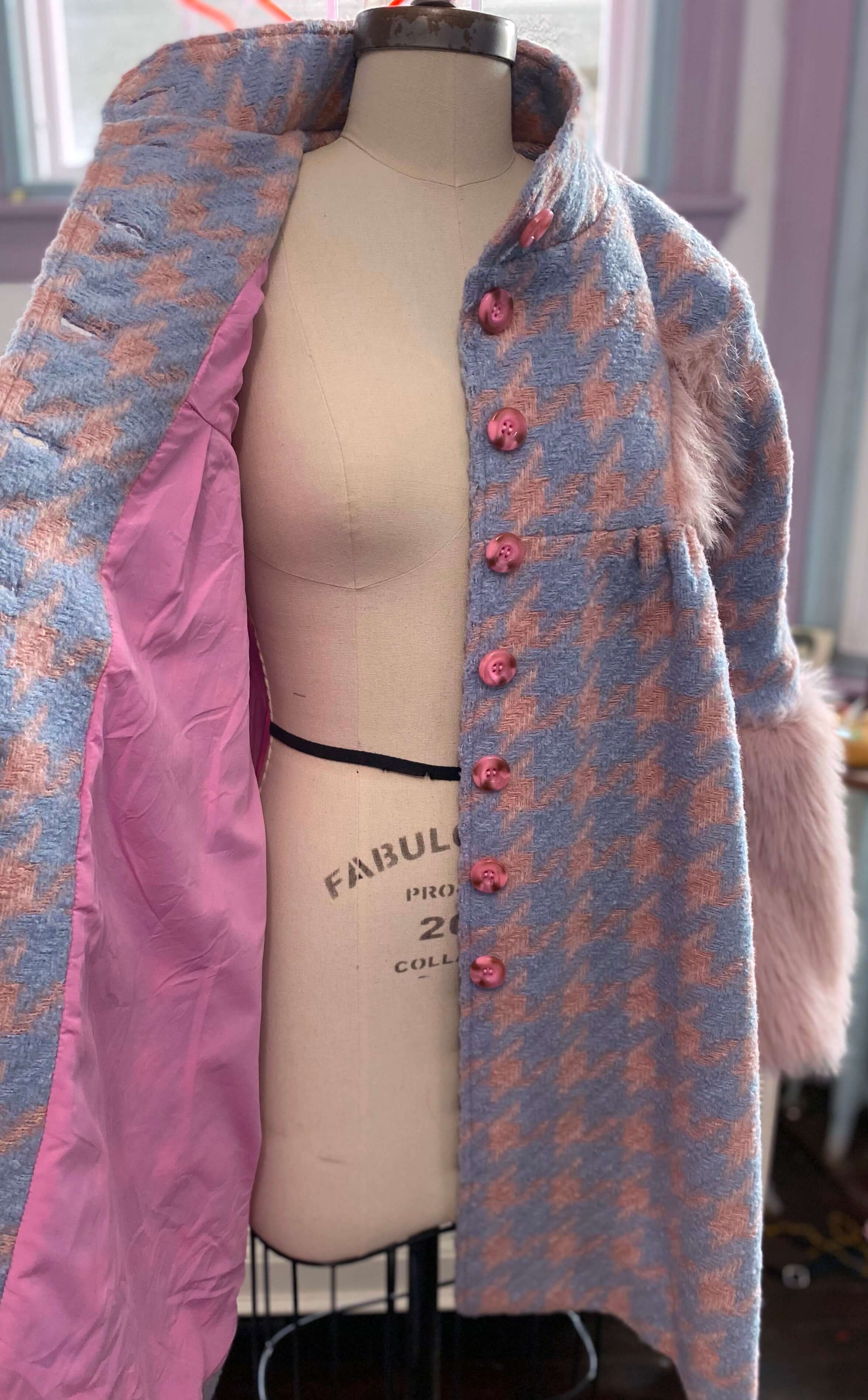Marie Swing Coat in pink/blue Houndstooth - Image 5